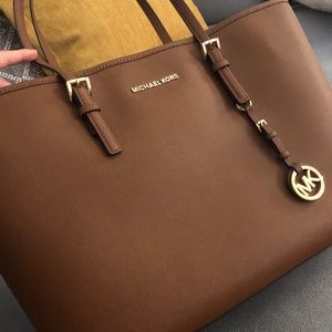 Michael Kors Jet Set Travel Medium Leather Tote